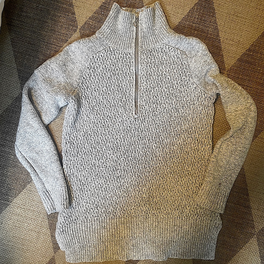 Tommy Hilfiger sweater - Picture 1 of 2